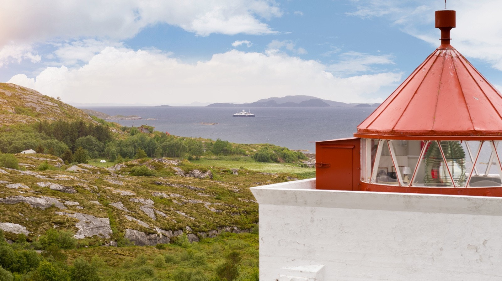 Agdenes Fyr har navnet sitt fra neset, og navnet antas å komme fra en gammel språkråds som betyr "skarp, spiss, framstikkende", noe som passer bra med den markante spissen på neset der fyret står. Galleribilde