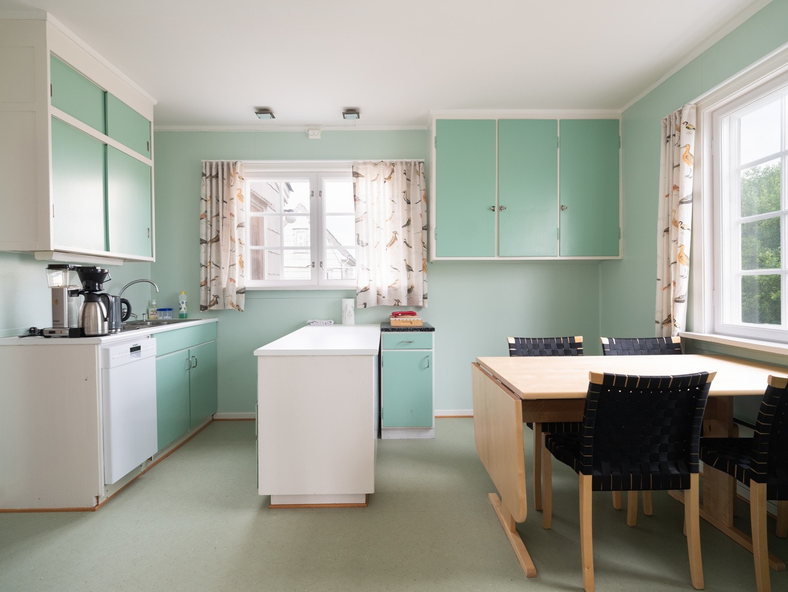 I kjøkkensonen kan man nyte et godt måltid med vakker natur i bakgrunnen. Galleribilde