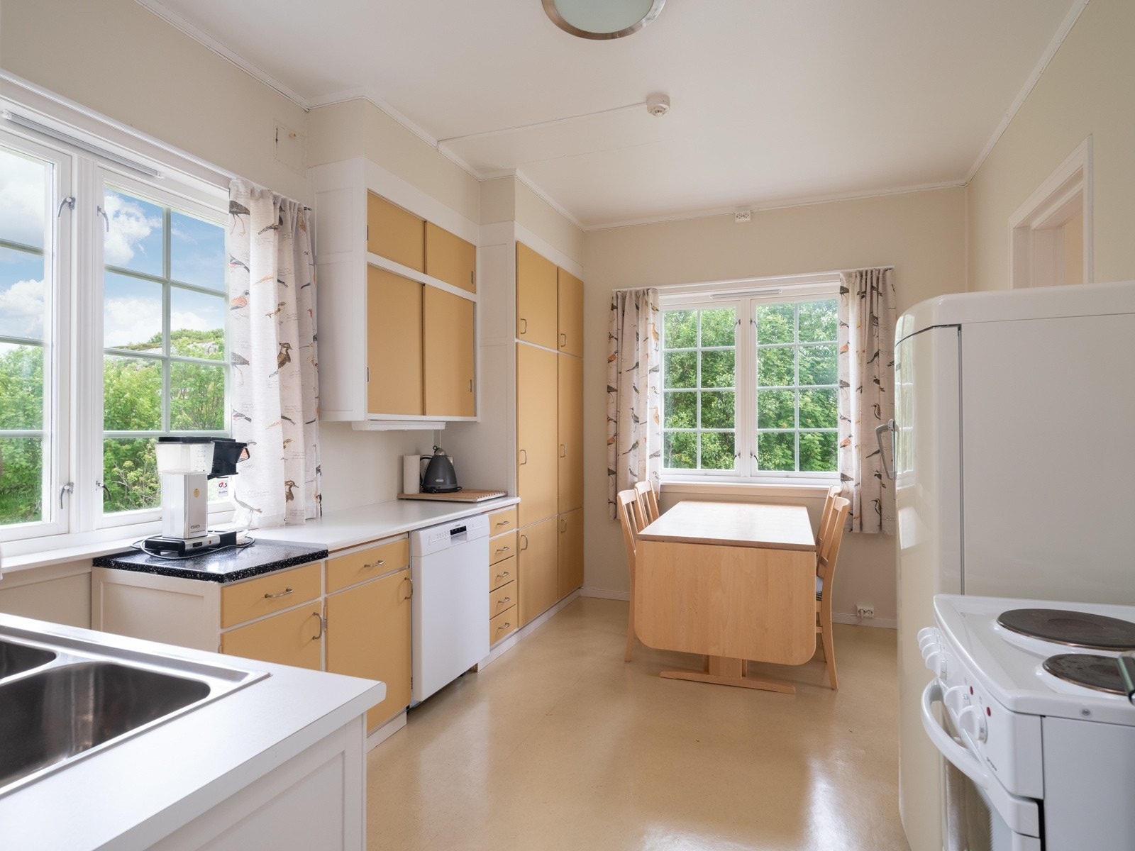 Alle kjøkken har god plass til matlaging og rikelig med oppbevaringsplass i skuffer og skap. Galleribilde