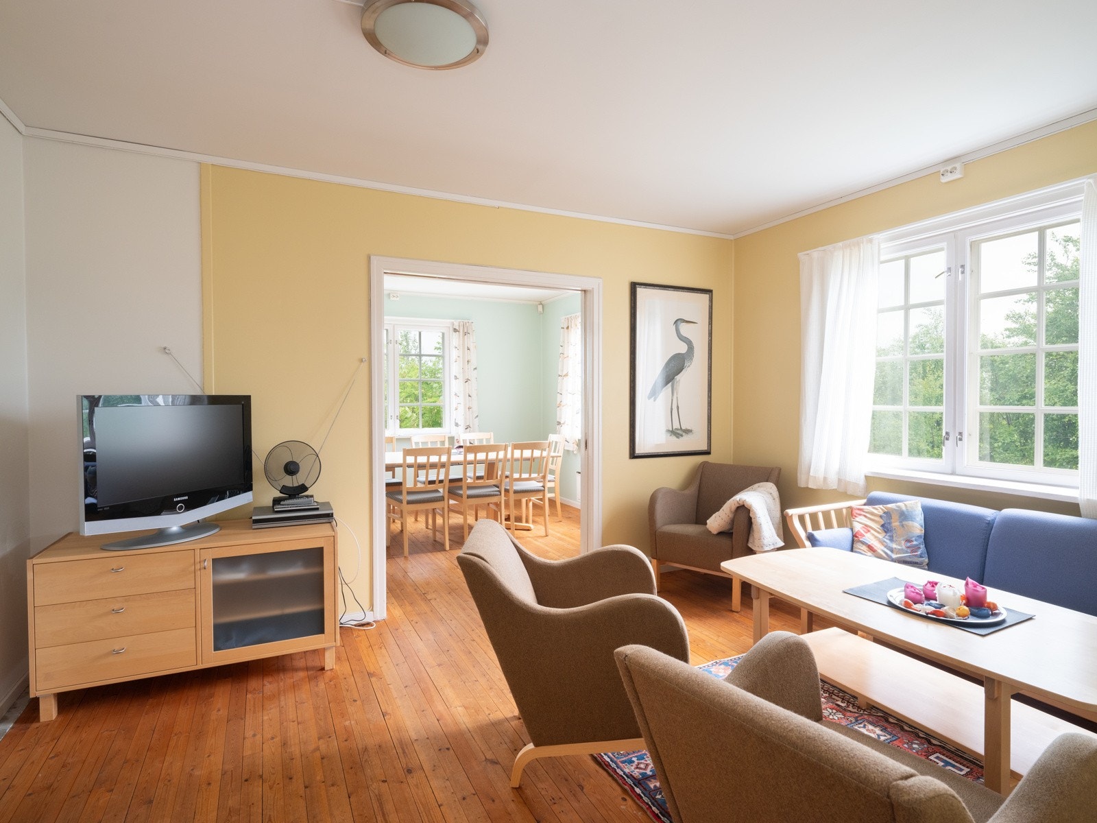 I 1956 bestod bemanningen av en Fyrmester og to Fyrbetjenter som bodde i fyrmesterboligen og fyrbetjentboligen (tomannsboligen) med sine familier. Galleribilde