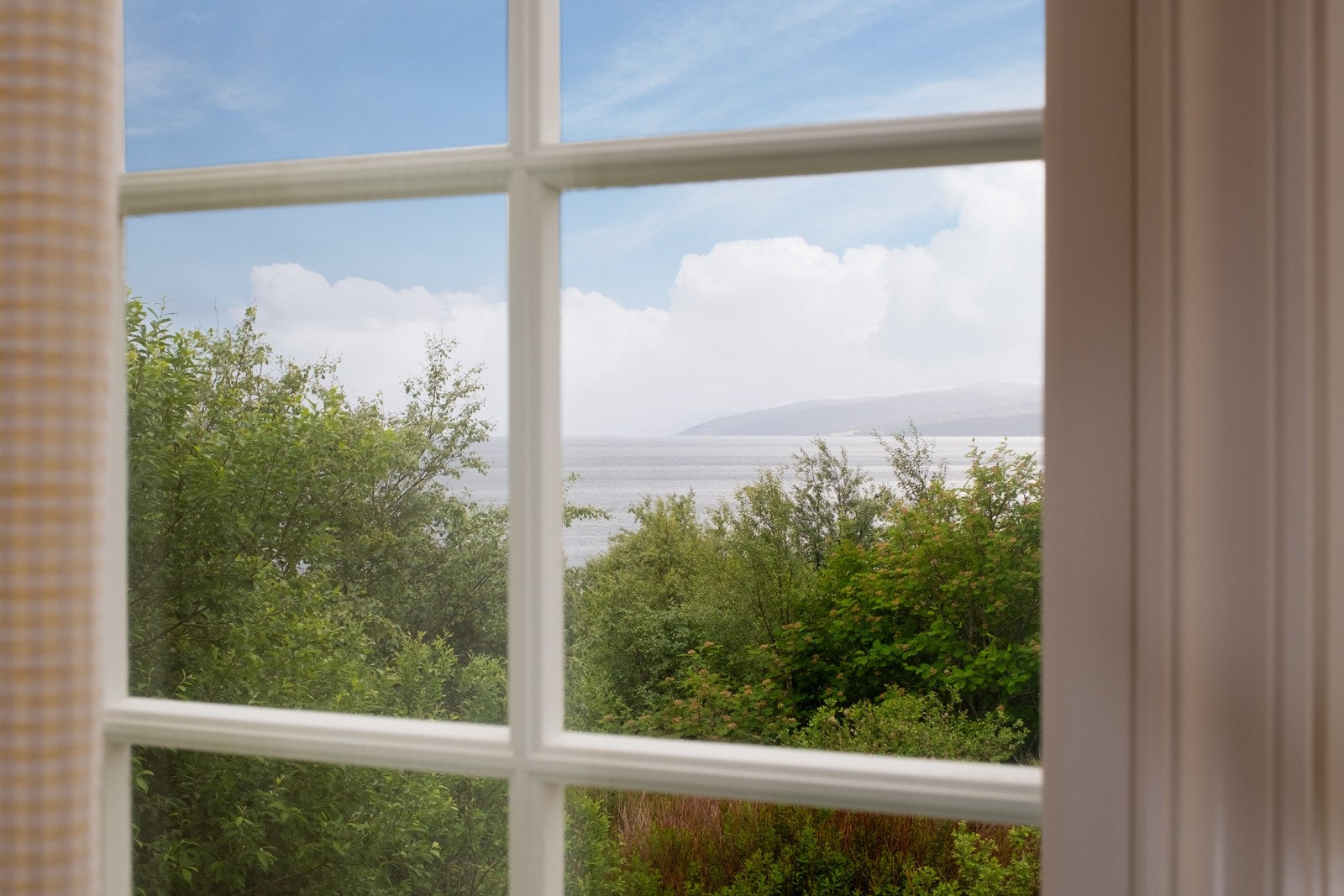 Med denne beliggenheten kan sjøutsikten nytes både innendørs og utendørs. Galleribilde