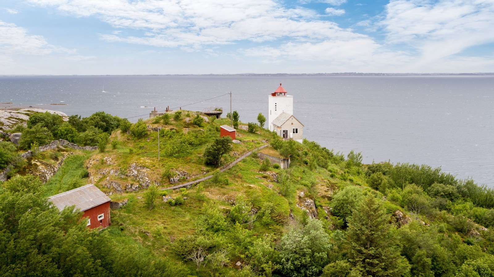 Fyret tilhørte Forsvaret fra 1988-2003 og er Norges femte eldste. Fyret er i dag erstattet med Ringflua Lykt ca. 600 meter unna. Galleribilde