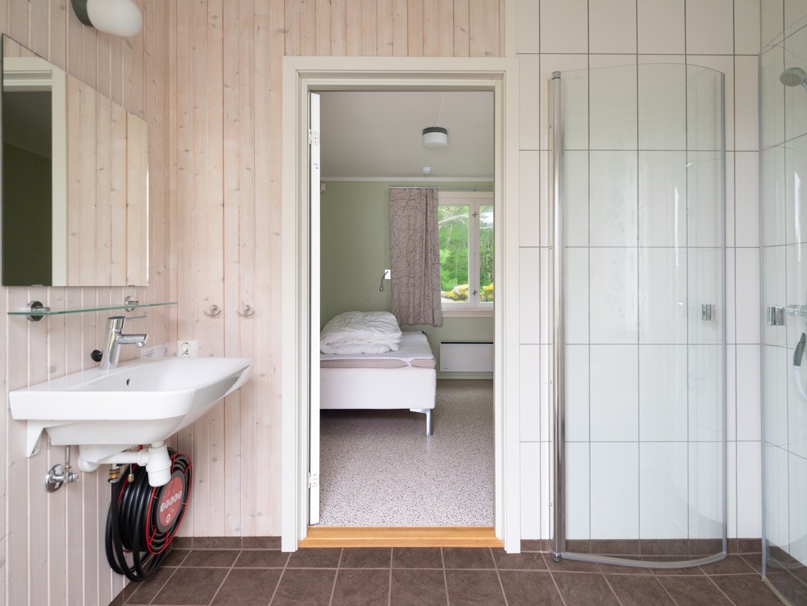 Totalt 6 bad og 2 ekstra toalettrom. Galleribilde