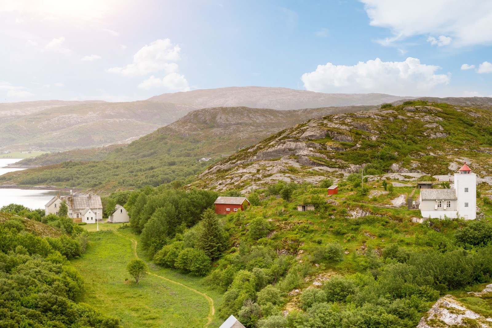 Med en unik beliggenhet og historisk betydning, er Agdenes fyrstasjon et sted du sent vil glemme. Galleribilde