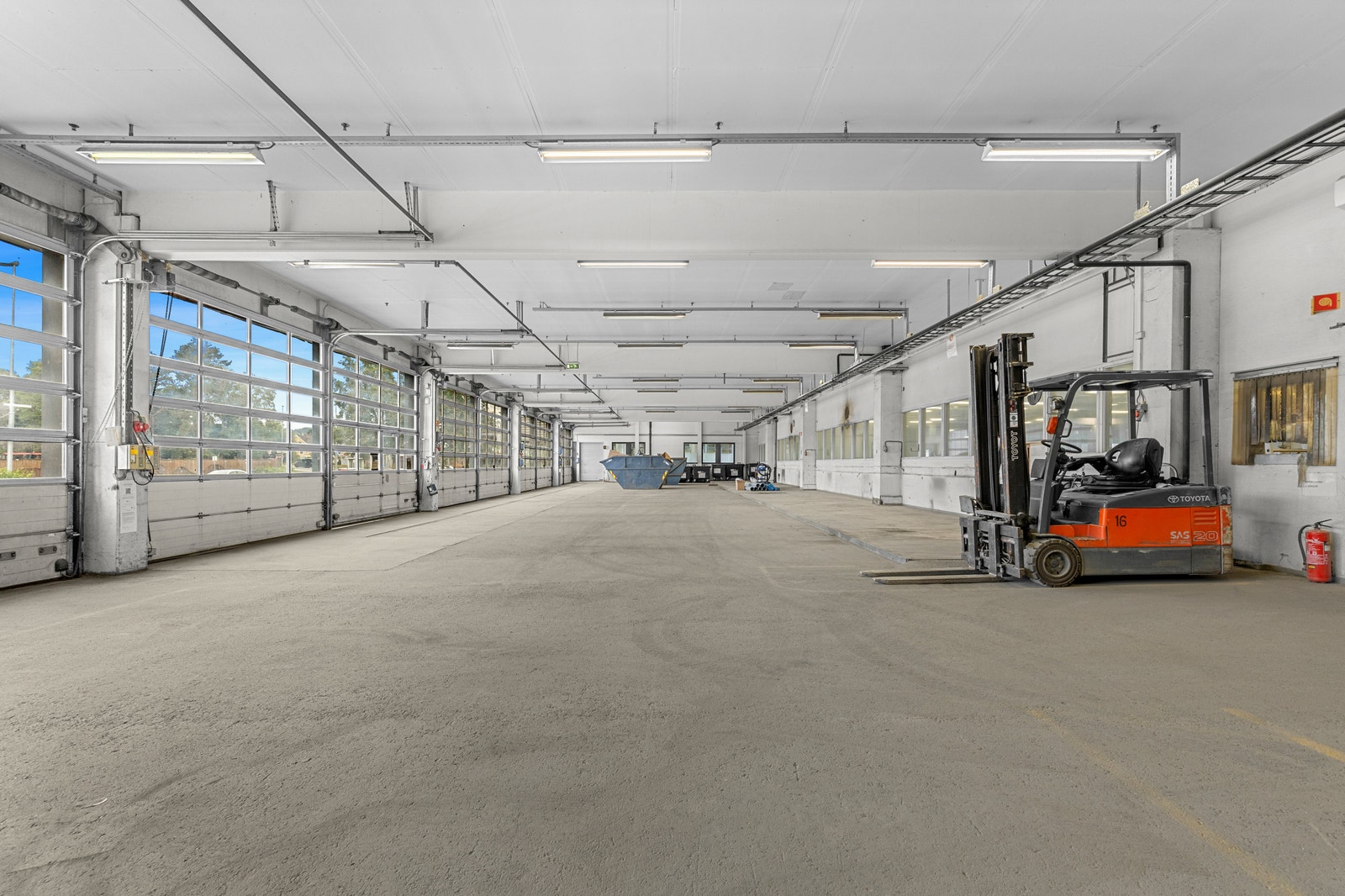 Kjørehall i 1. etasje, markert i oransje i planskissen. Galleribilde