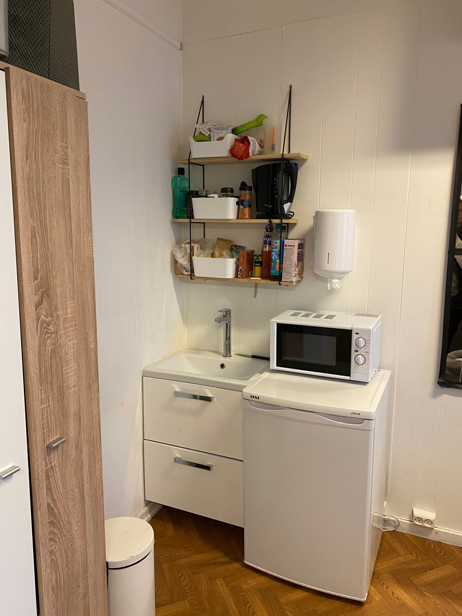 Kjøkkenkrok i kontordelen Galleribilde