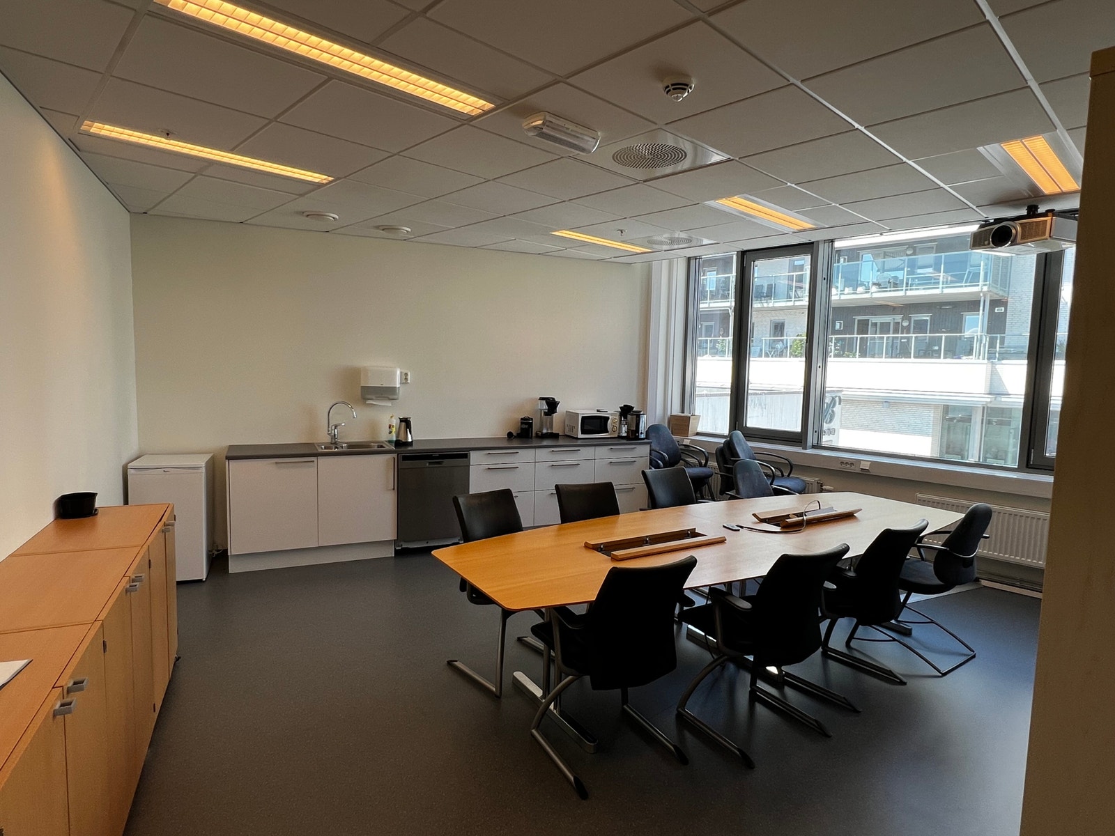 Møterom/kjøkken Galleribilde