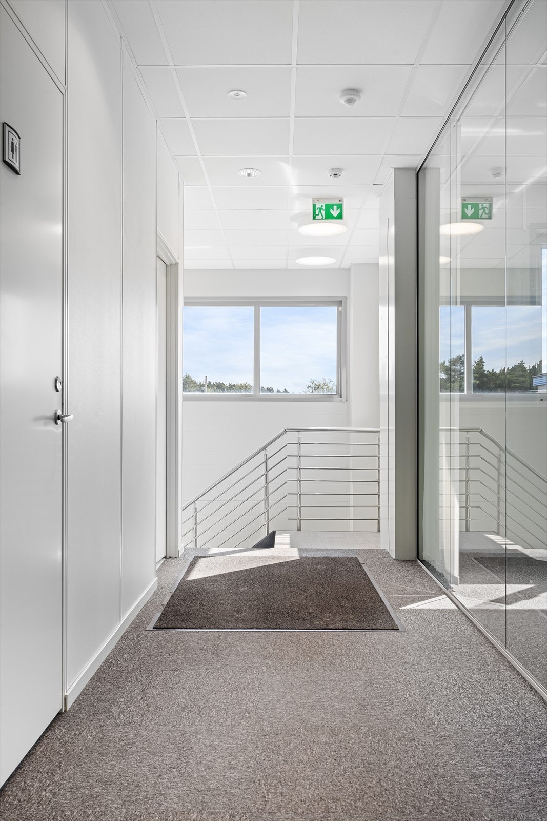 2 toalettrom. Galleribilde