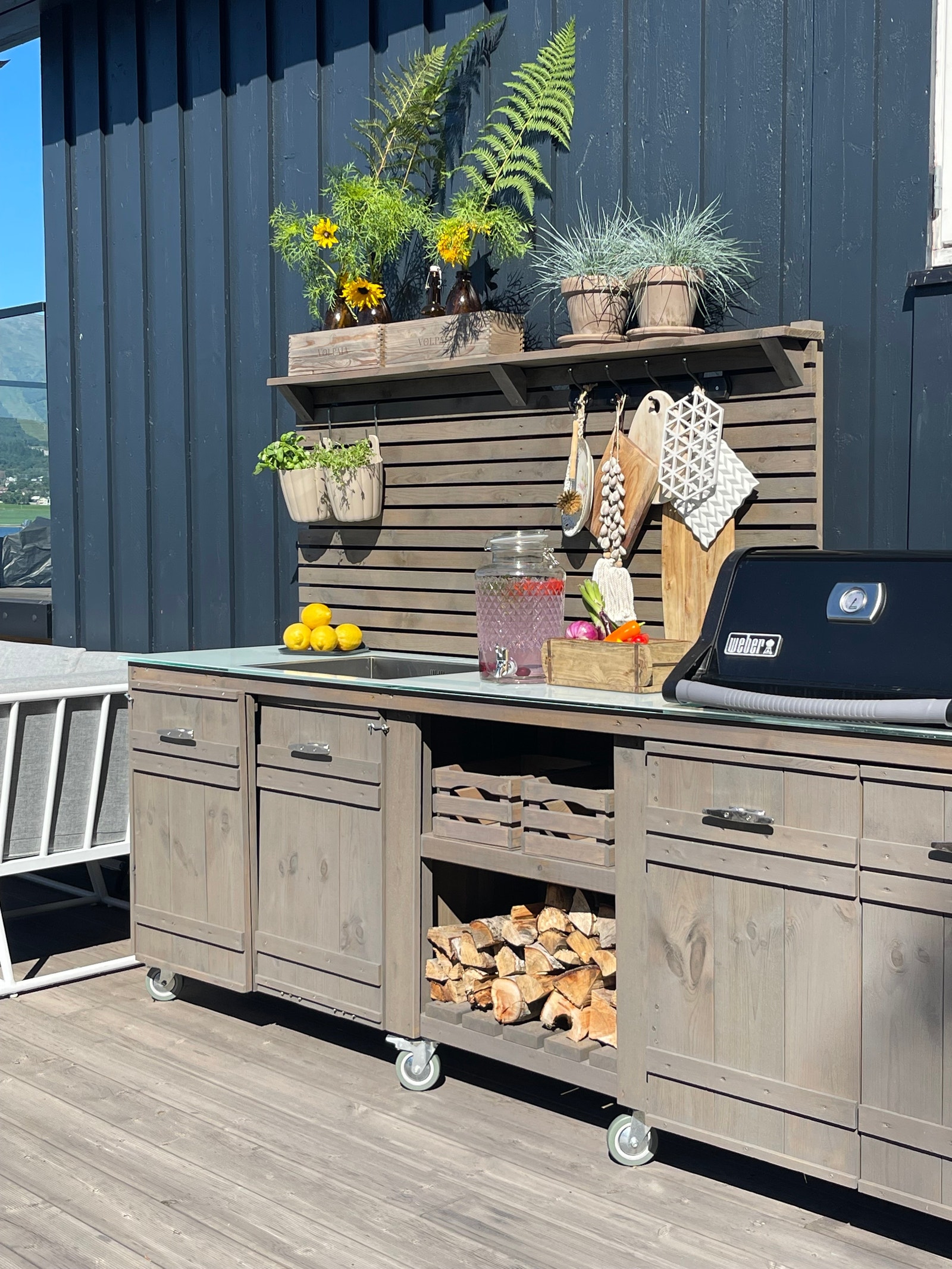 Utekjøkken med grill Galleribilde