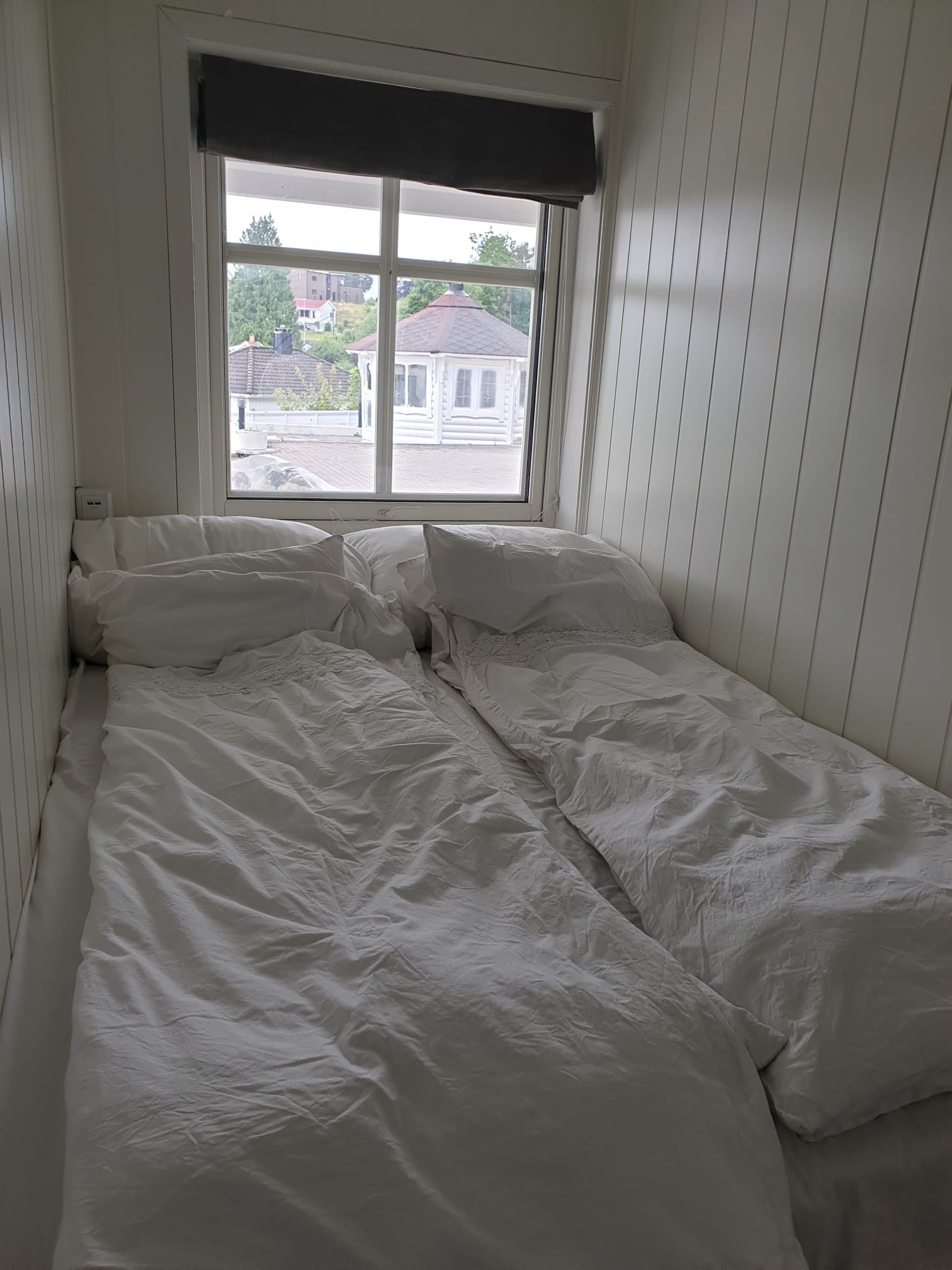 1,4 m bred seng Galleribilde