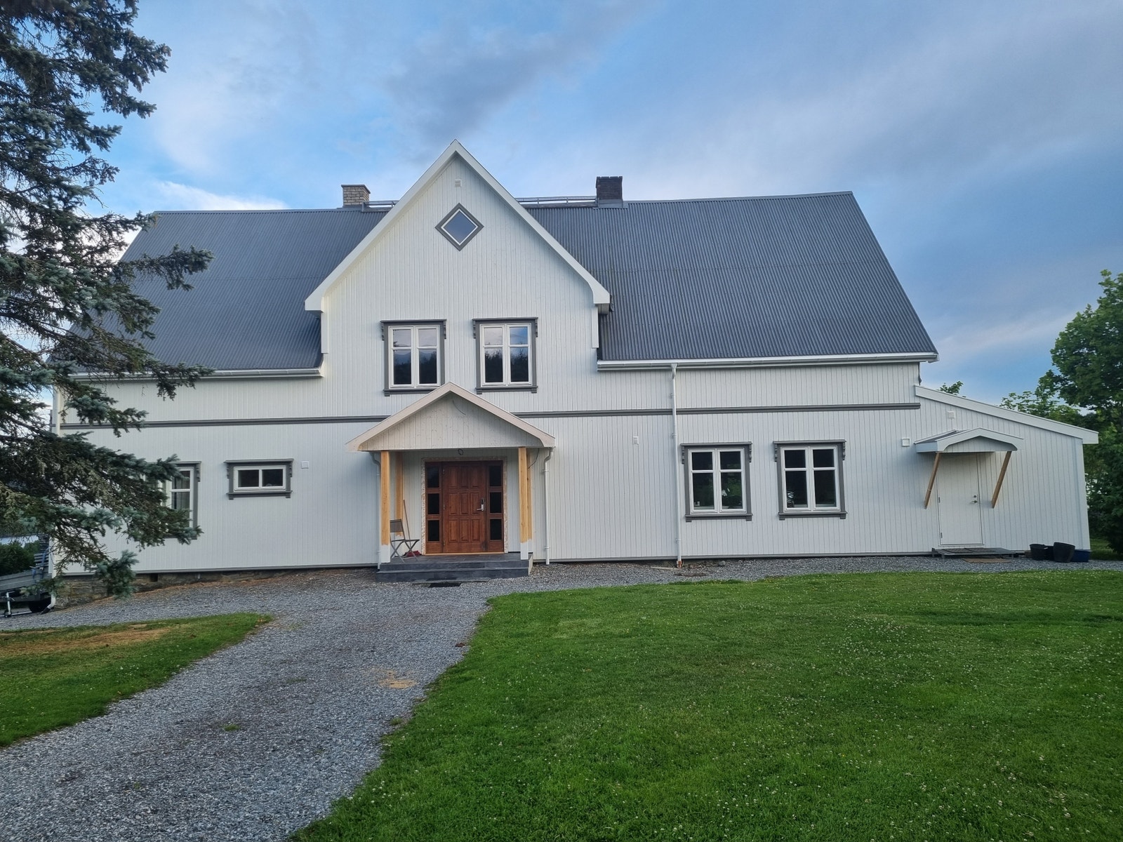 Nyrenovert fasade Galleribilde