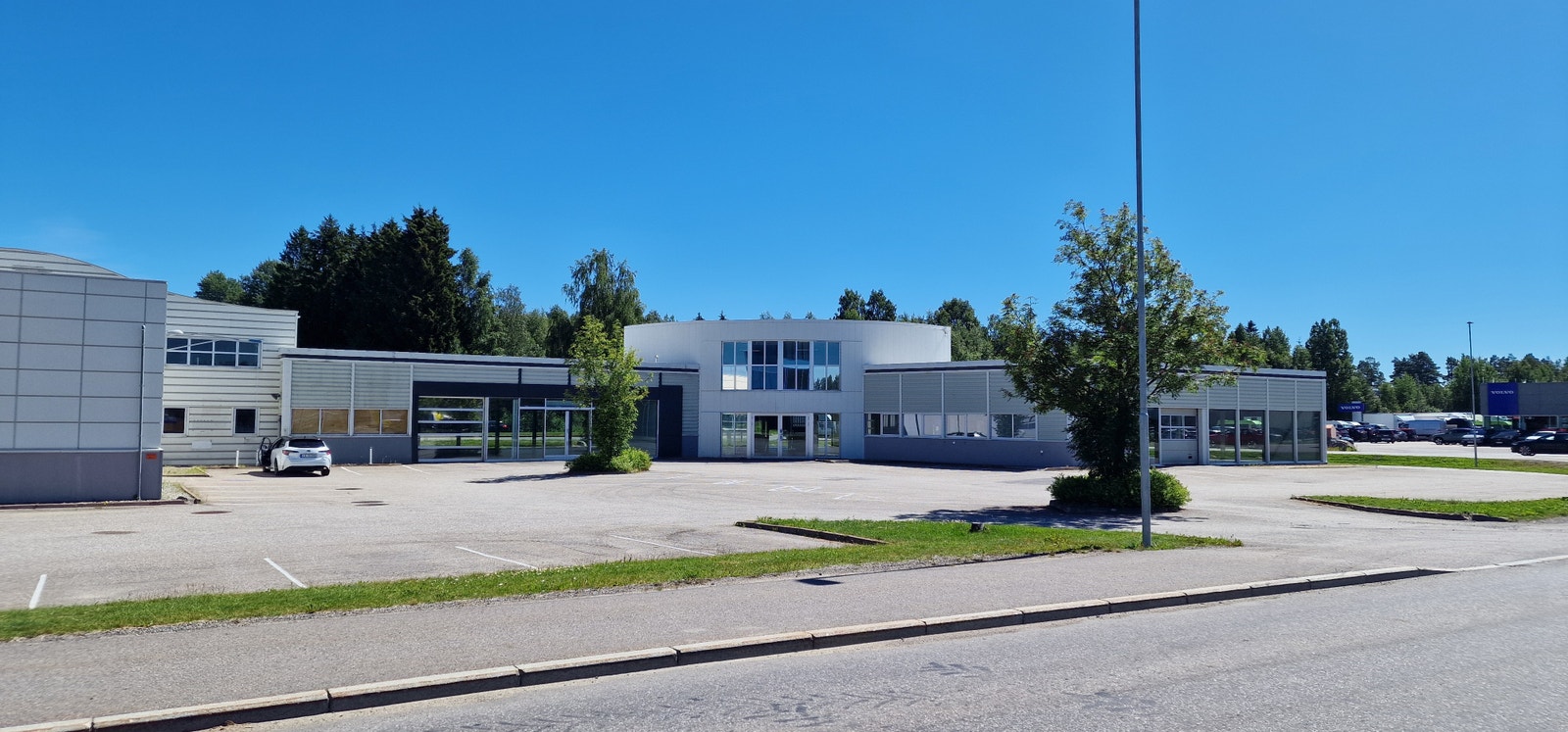 Inngangsparti med gode p-muligheter. Galleribilde