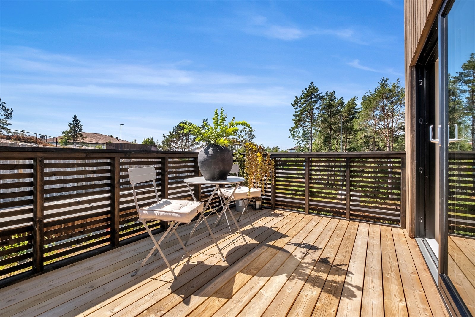 Deilig og solrik terrasse Galleribilde