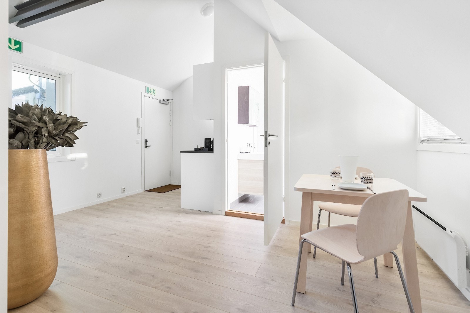 Fra stue mot bad og kjøkken Galleribilde