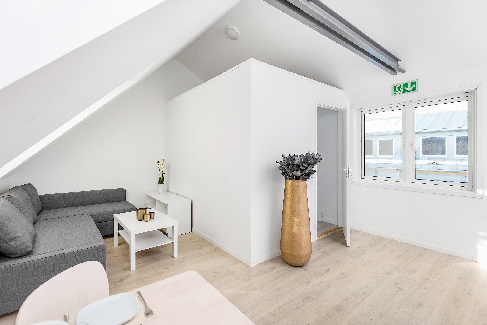 Fra stue mot soverom Galleribilde