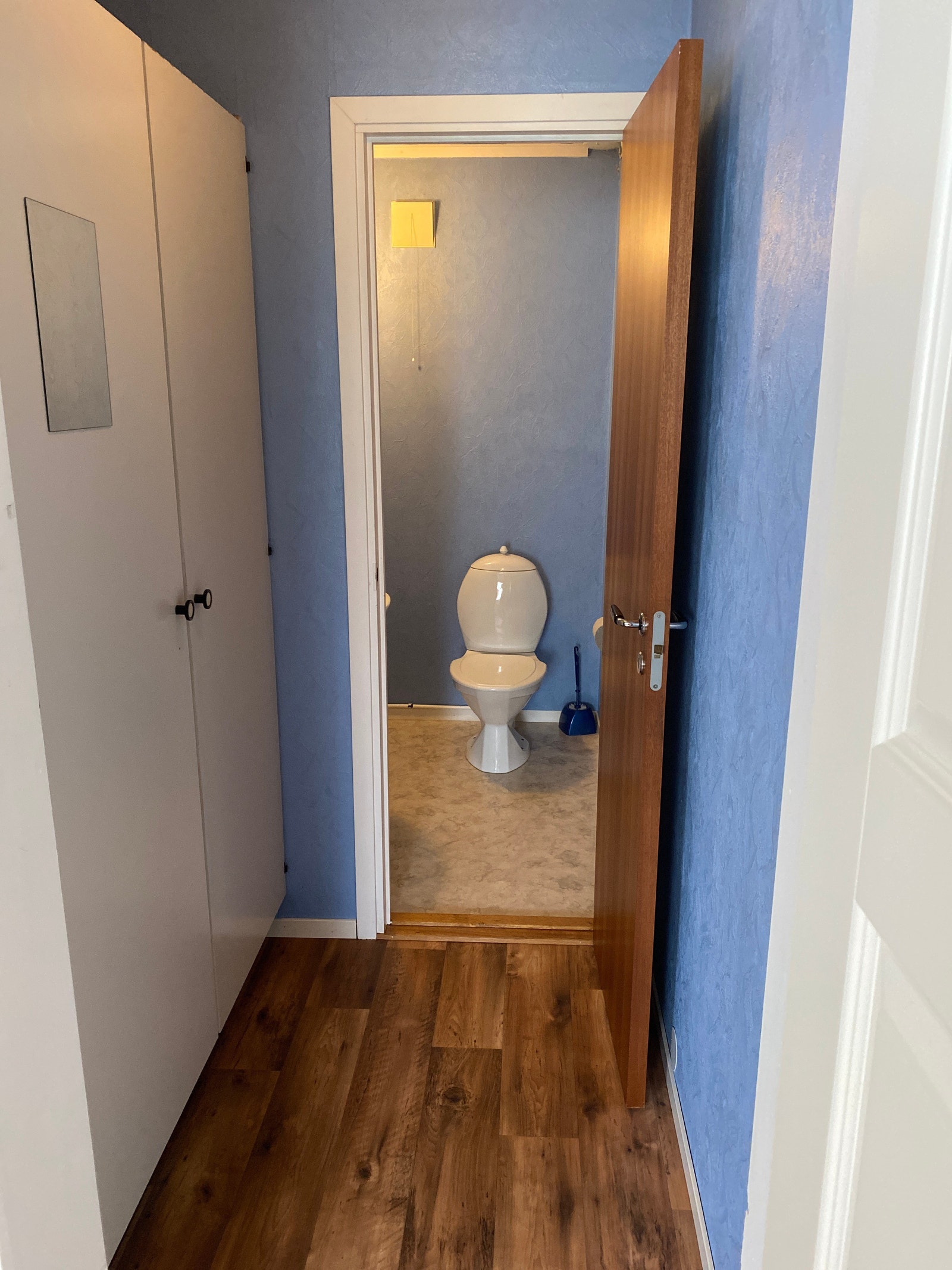 Garderobe og toalett Galleribilde