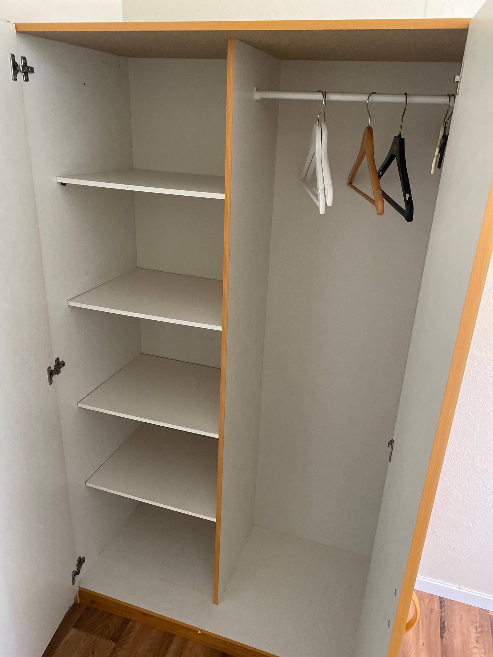 Kleskap i soverom Galleribilde