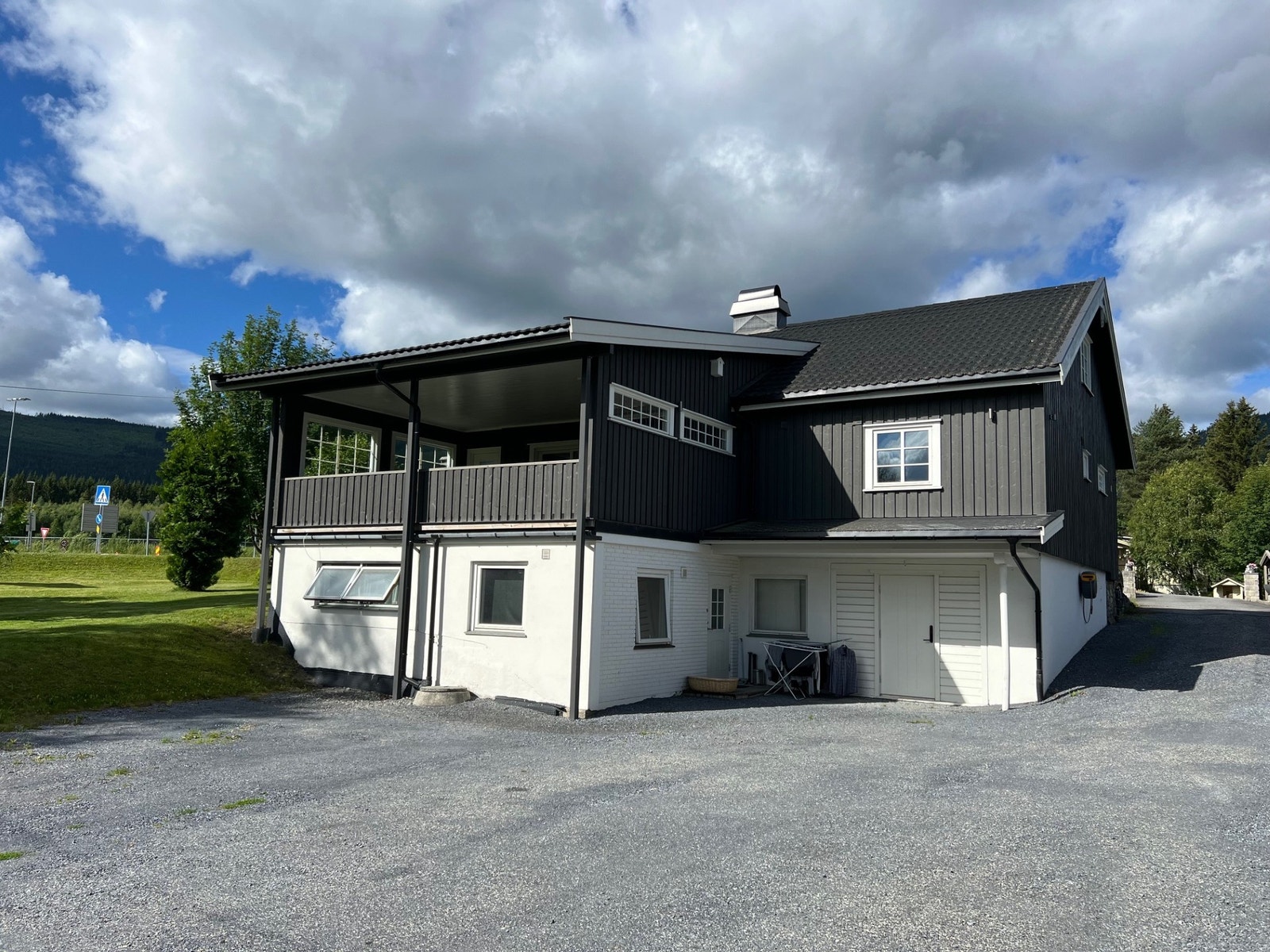 Fra gårdplass Galleribilde