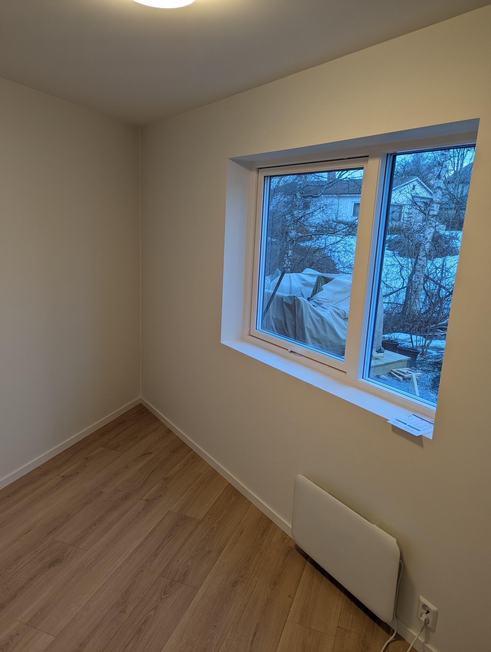 Soverommet, slik det så ut da huset og leiligheten var nybygget høsten 2022. Galleribilde