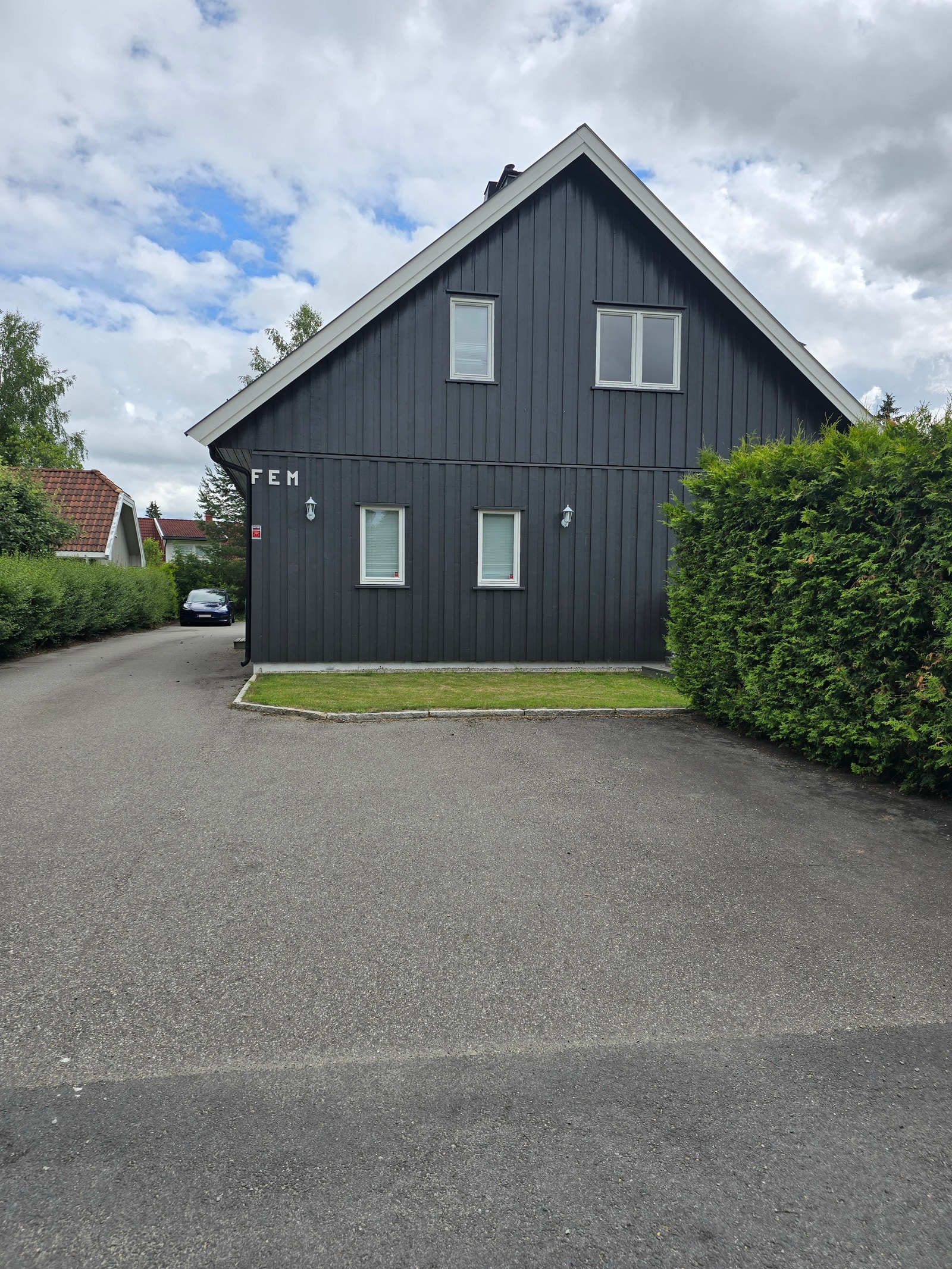 Muligheten for 2 biler eller en campingvogn Galleribilde