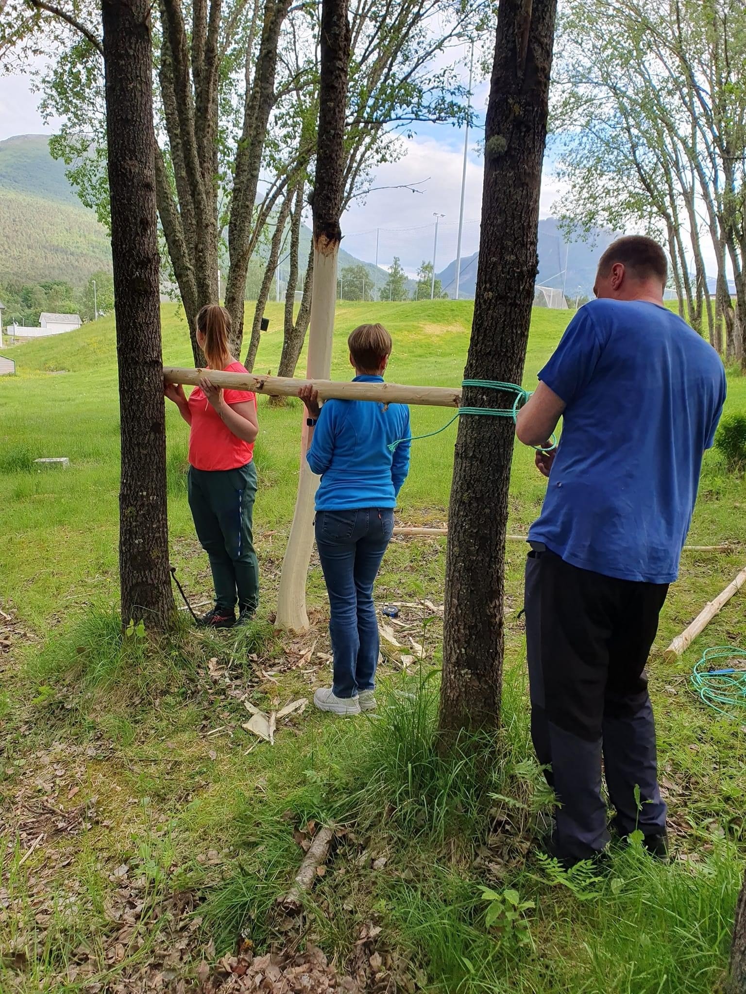 Dugnadsgjengen ved Fiksdal friskule Galleribilde