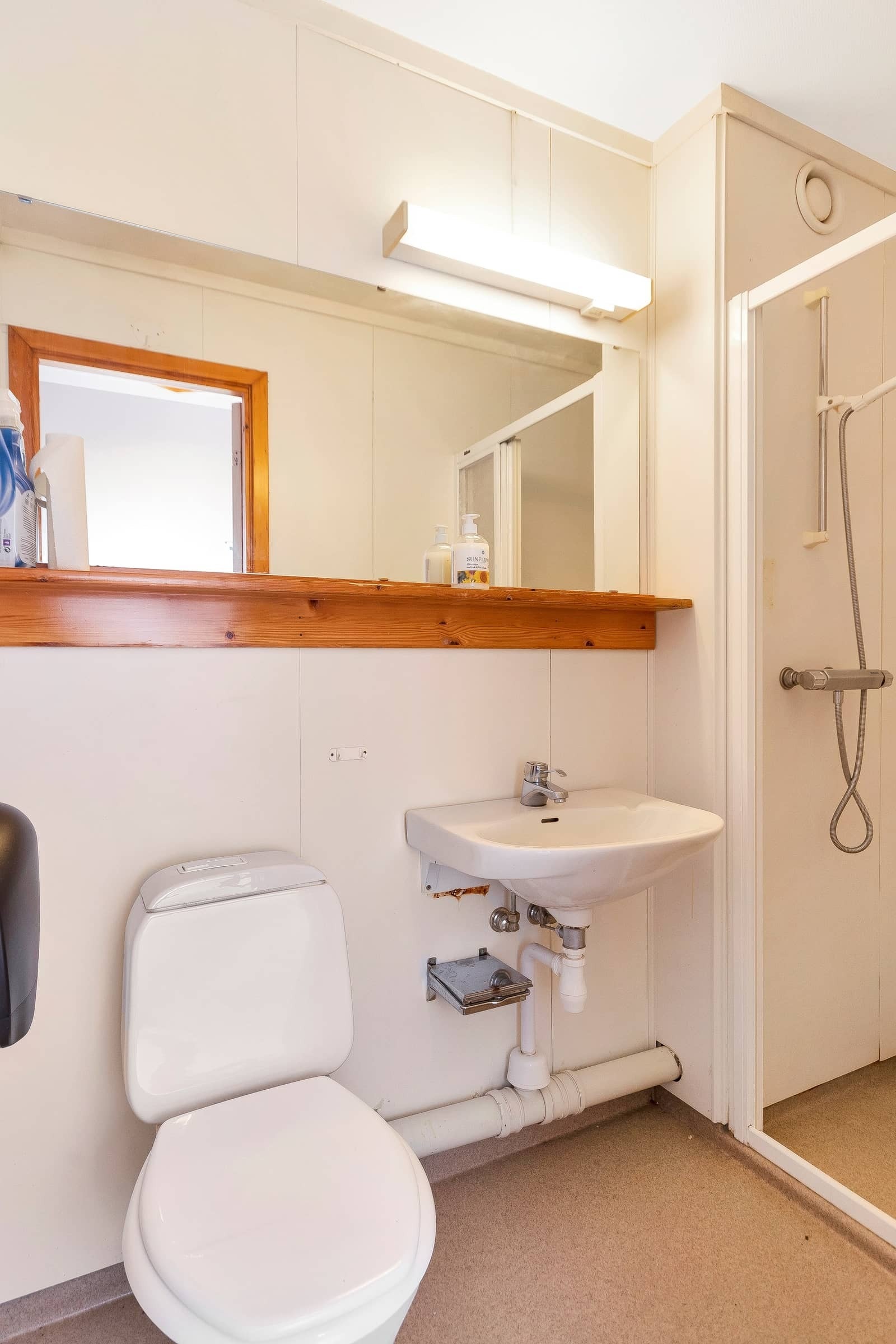 Alle overnattingsrom har bad av enkel standard Galleribilde