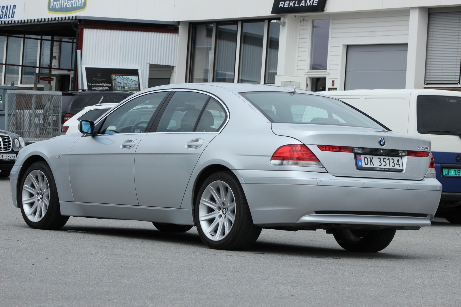 BMW 745i 14