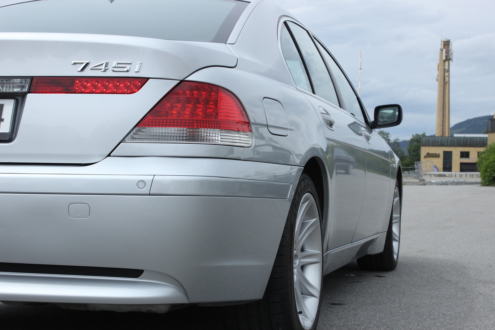 BMW 745i 6