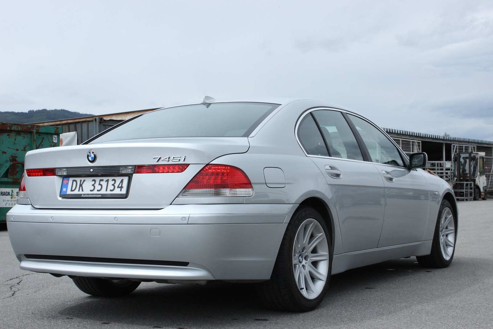 BMW 745i 5