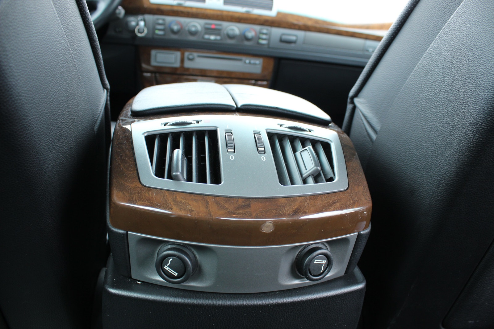 BMW 745i 11
