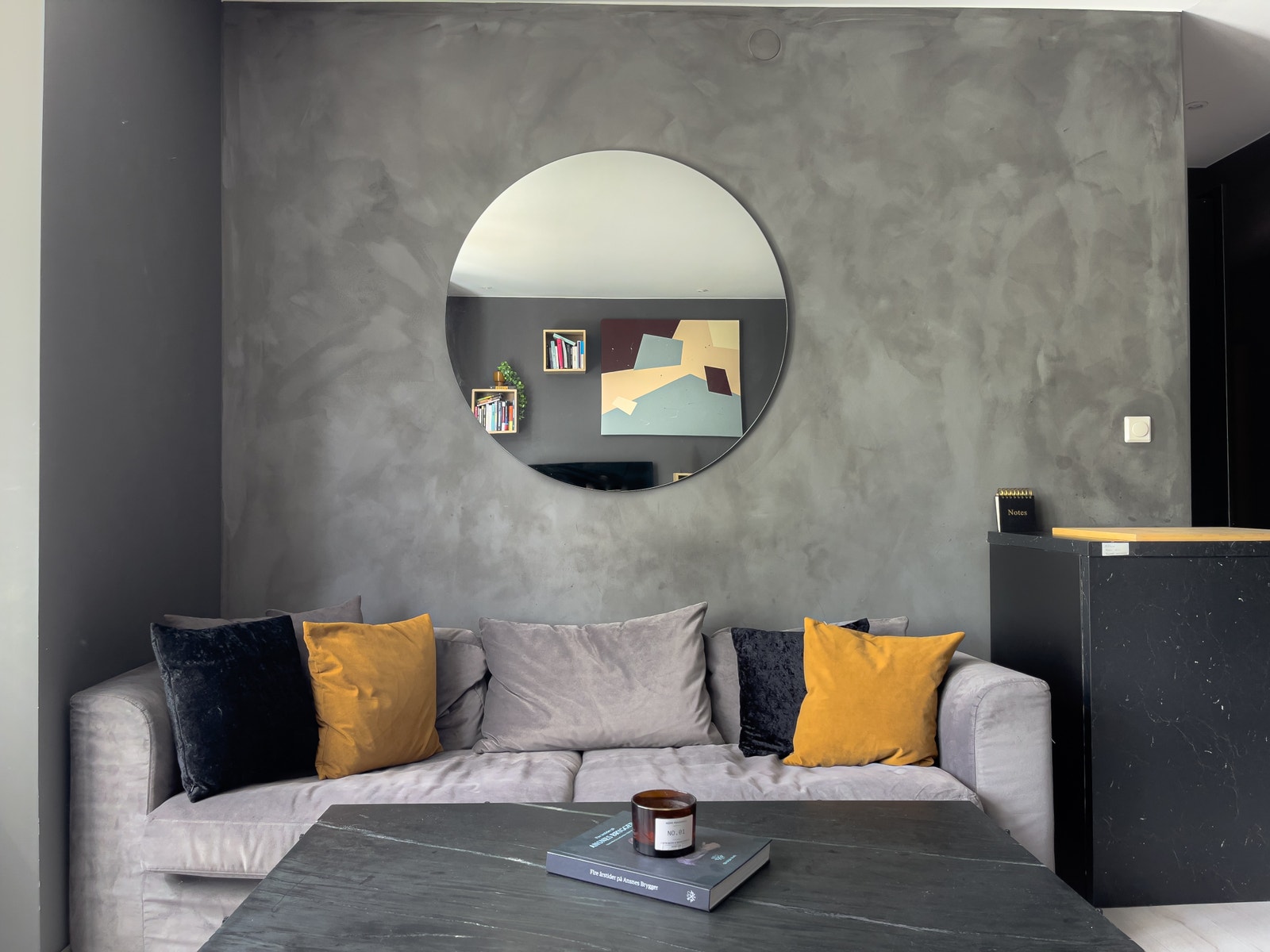 Sofakrok med stort speil Galleribilde