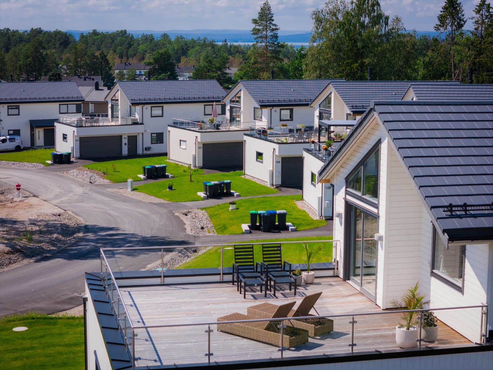 Boligene kommer med et spennende og moderne ytre og med stor veranda over garasjen. Galleribilde