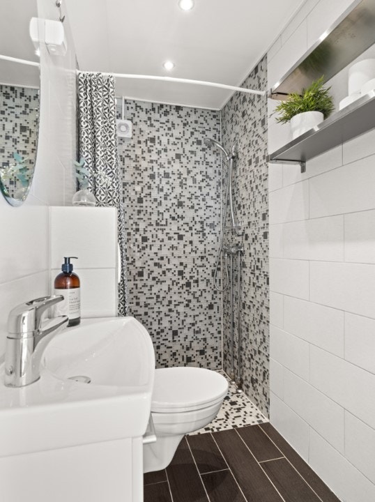 Bad med toppmatet vaskemaskin (ny) Galleribilde