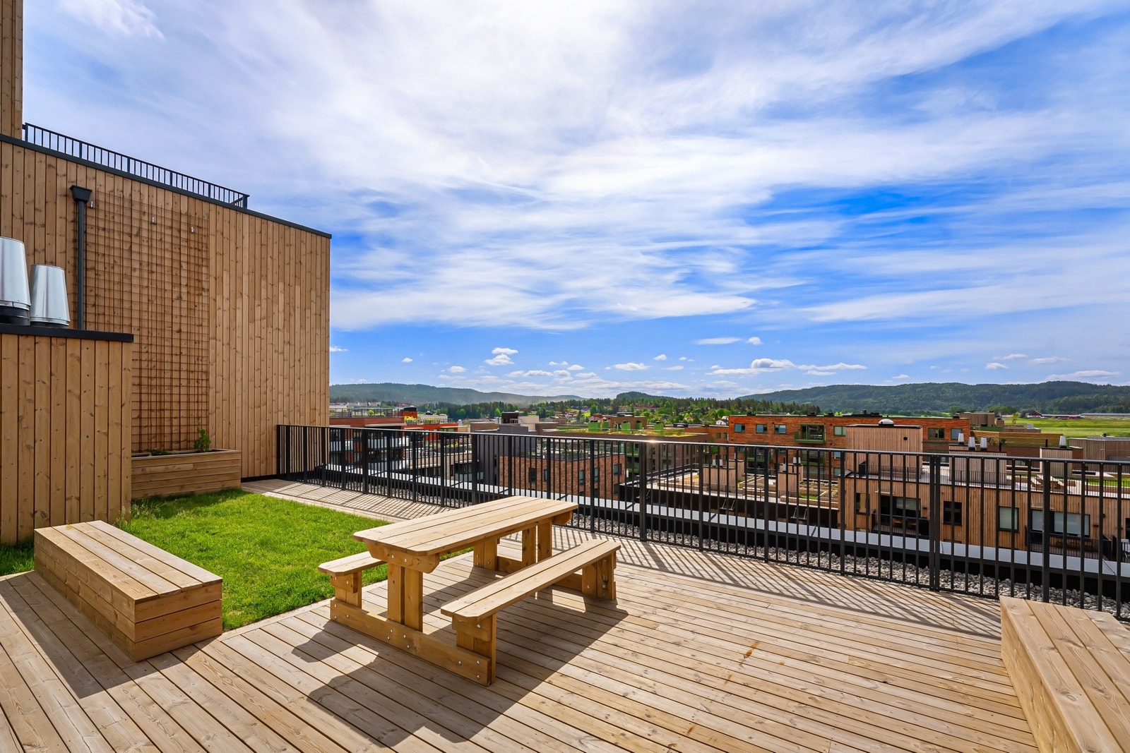 Byggene har en fantastisk felles takterrasse som kan nytes hele dagen, og er det perfekte stedet for å samle gode venner på varme sommerdager. Galleribilde