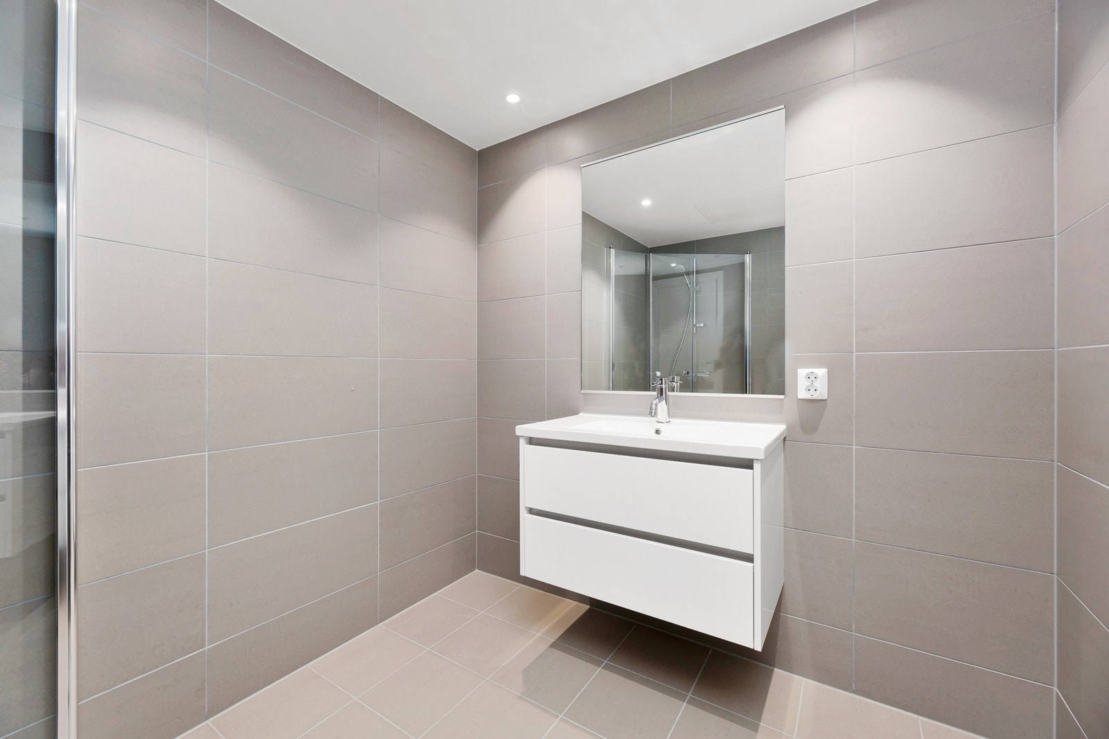 Hovedsoverommet har egen adkomst til et eget bad. Galleribilde