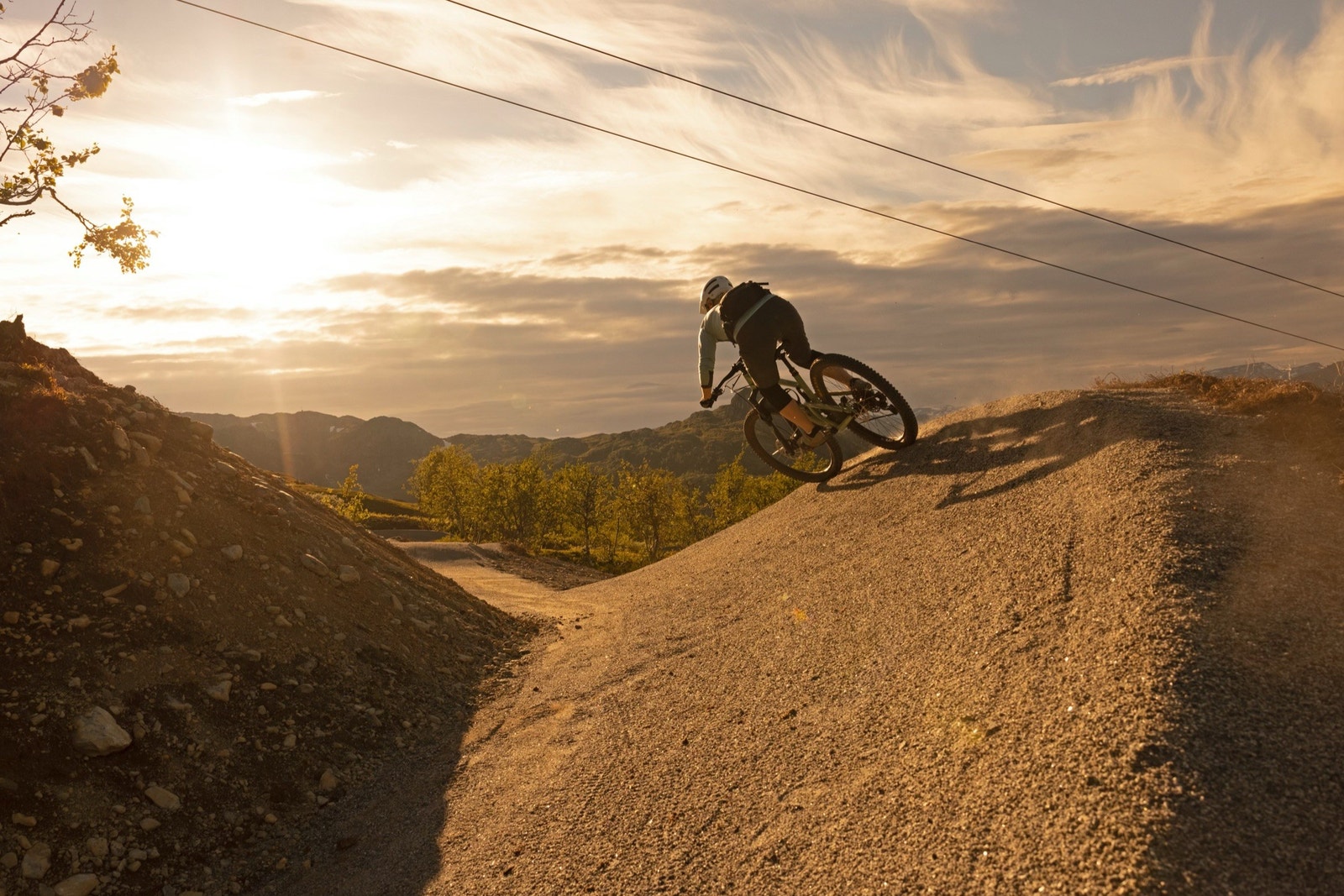 Kast deg ut i Norges råeste flytsti, som går fra toppen av Lodge Express. Fra toppen av heisen finner du flere stier. Galleribilde