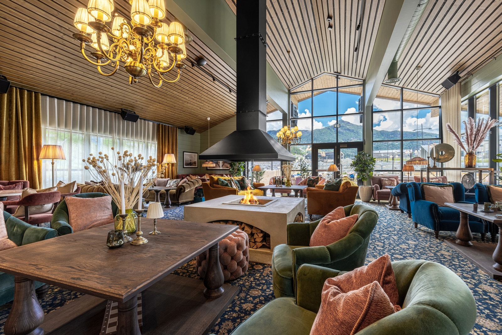 Fyri Sports Club med restaurant Rambler. Lun atmosfære, inspirert av restauranter i Alpene. God meny med ulike fonduer, pizza og bredt utvalg av bakverk. Galleribilde