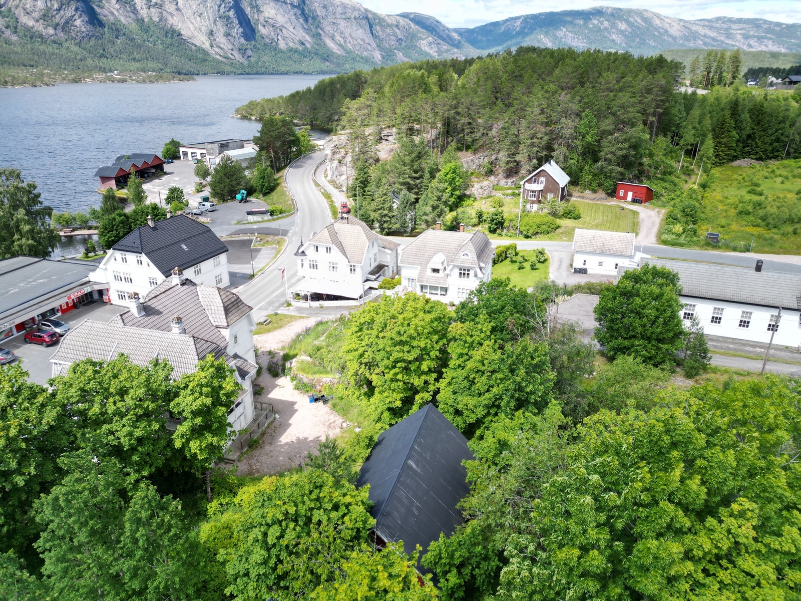 Tomten til høyre i bildet Galleribilde