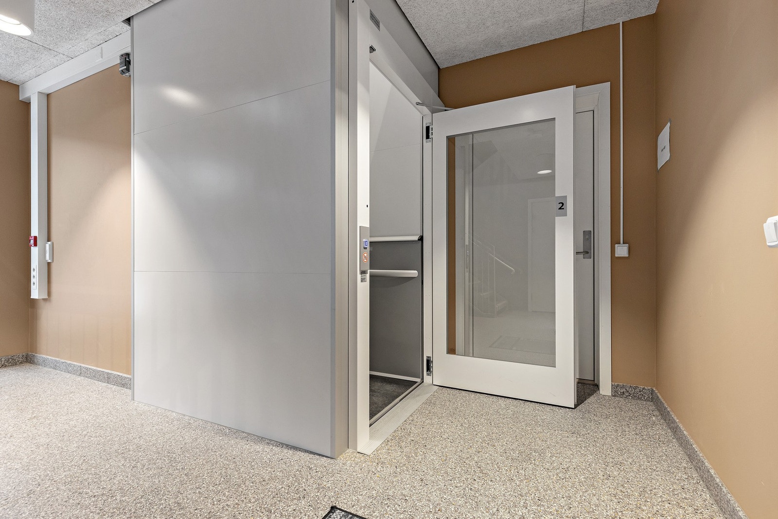 Du har enkel adkomst til etasjen din med heis eller løfteplatform. Galleribilde