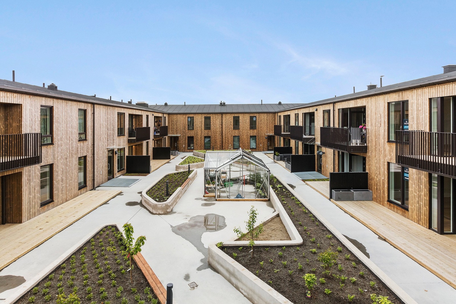 I tillegg til veranda med utsikt over sentrum har leiligheten en veranda vendt inn mot takhage. Galleribilde