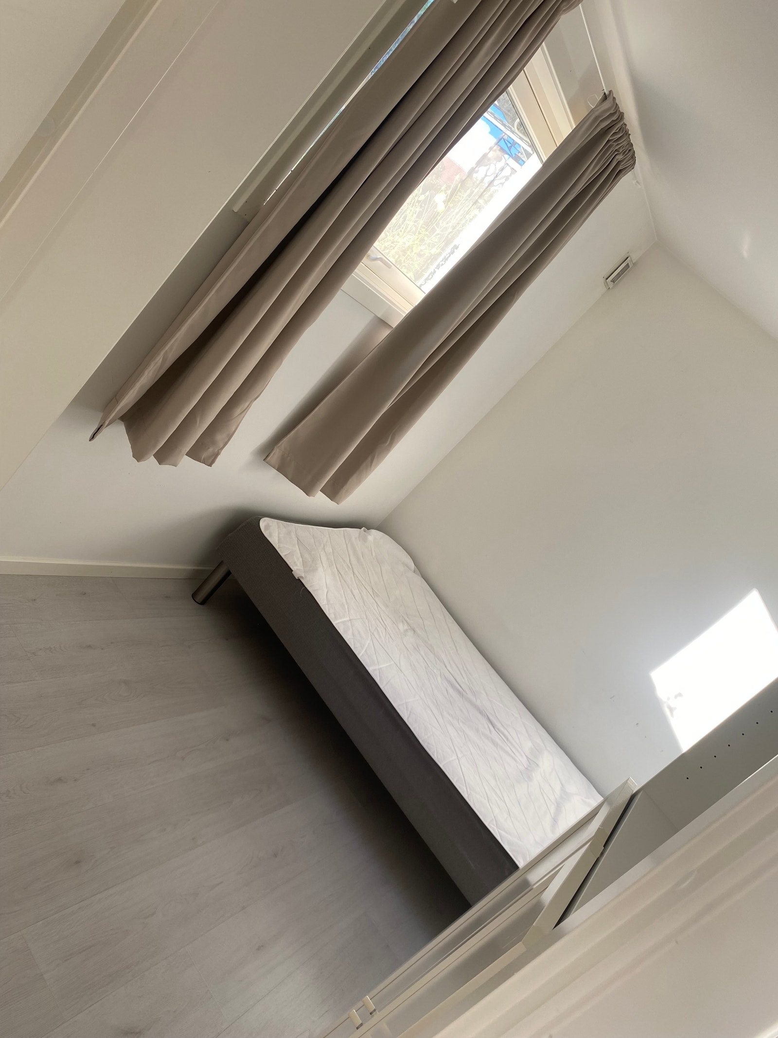 Lite soverom Galleribilde