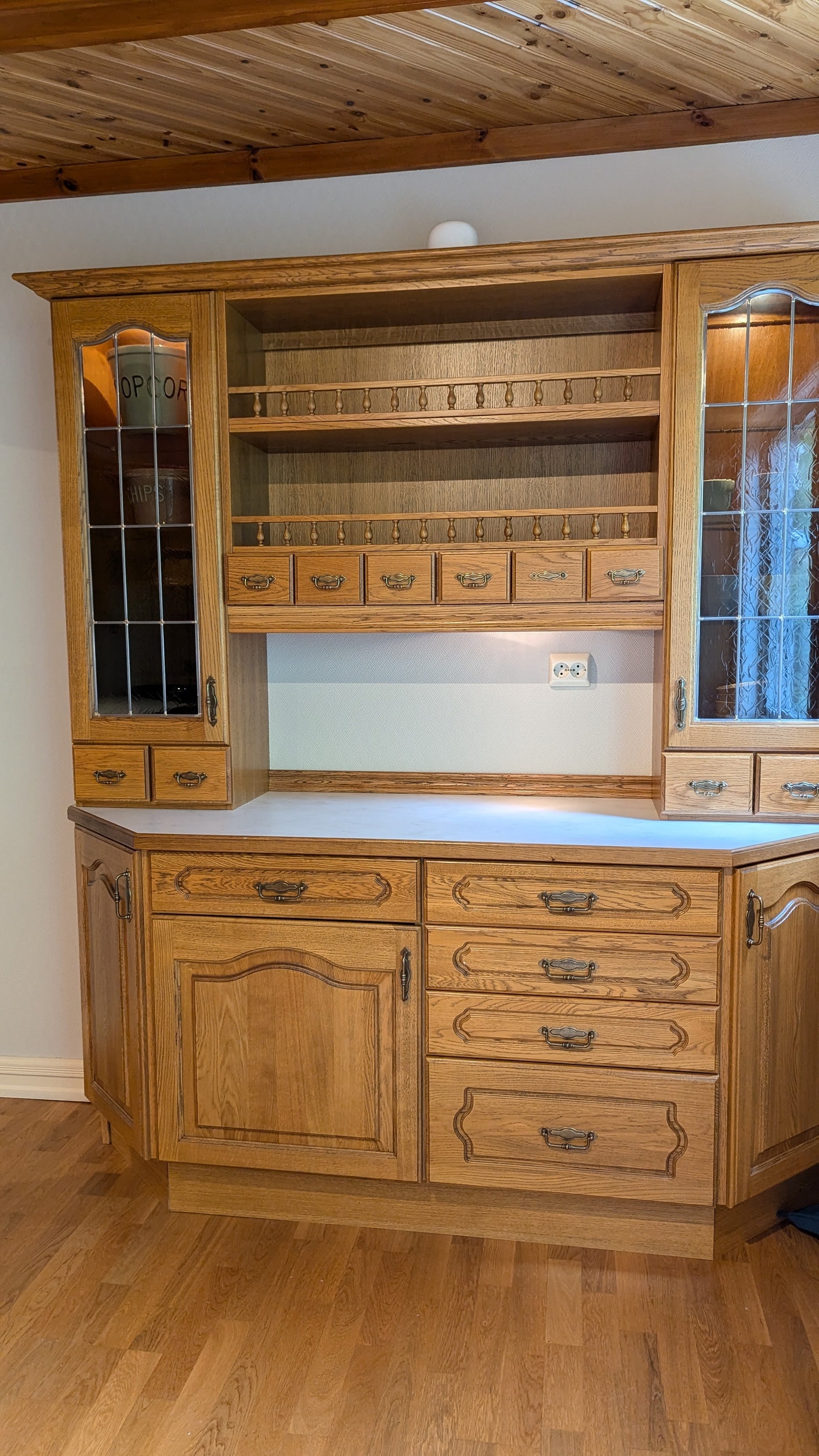 Kjøkken med mye skapplass Galleribilde