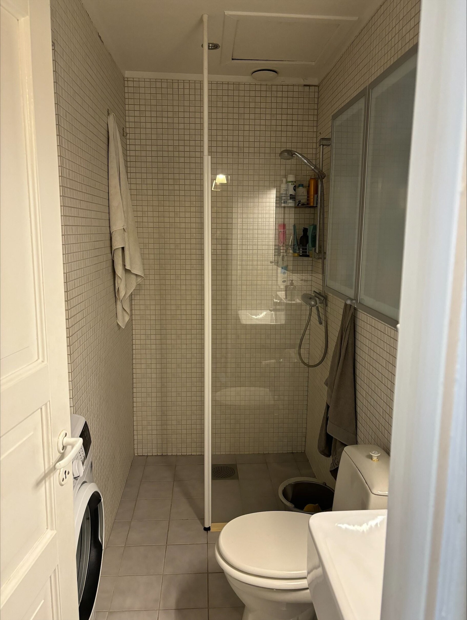 Vaskemaskinen på badet følger med. Galleribilde