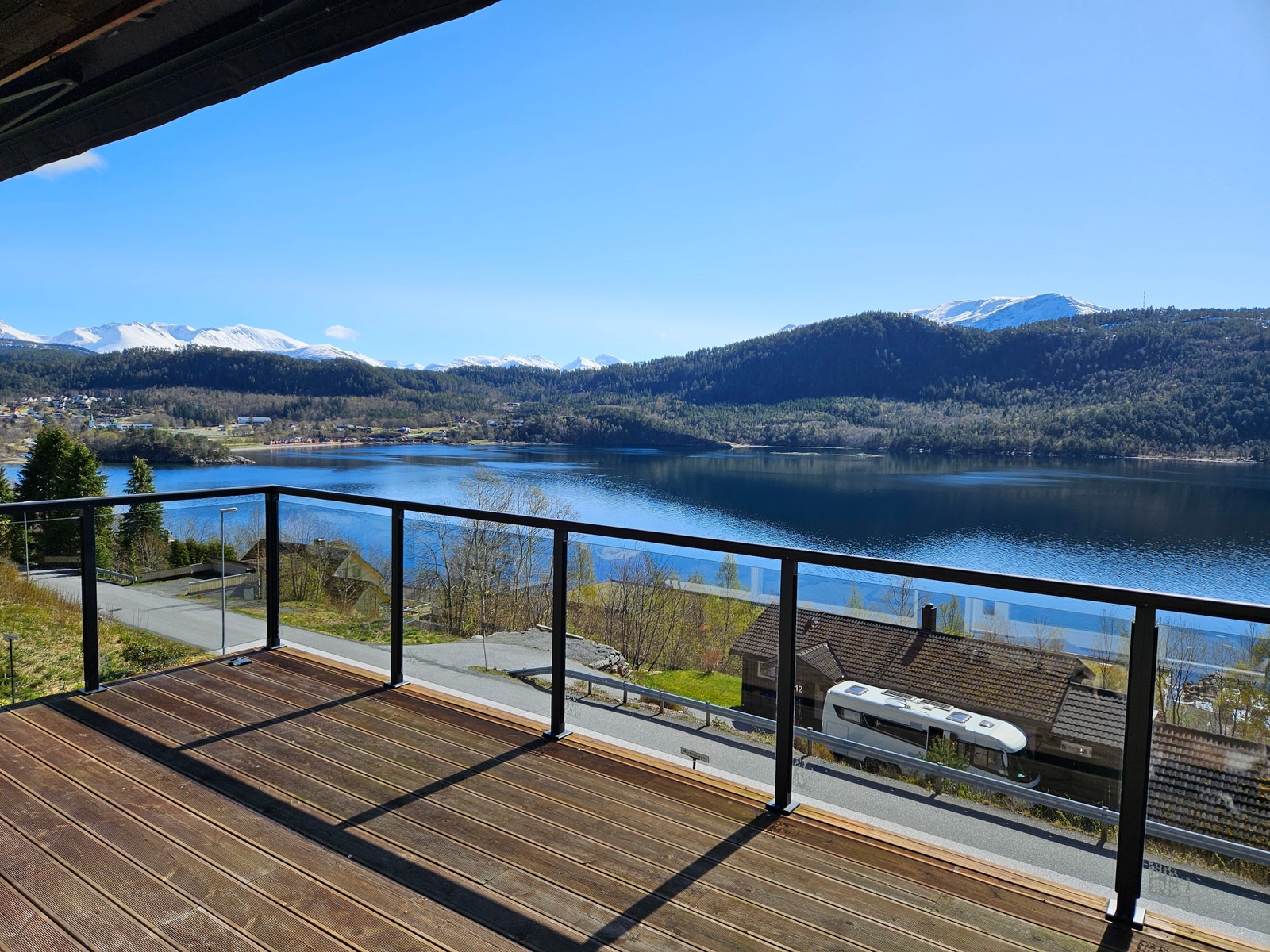 Utsikt fra veranda oppe. Galleribilde