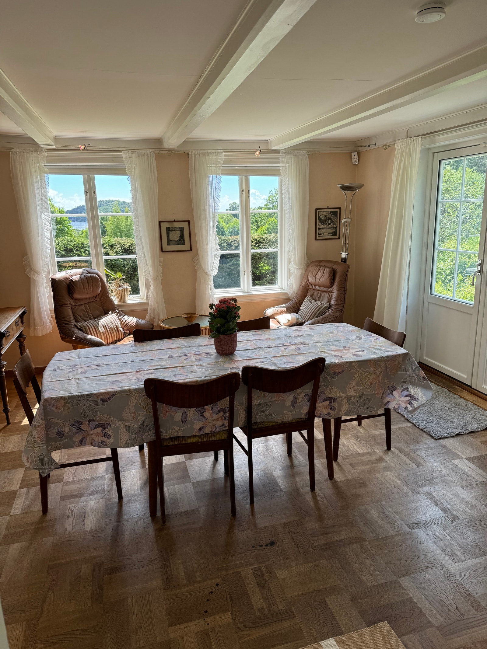 Spisestue 1. etasje Galleribilde