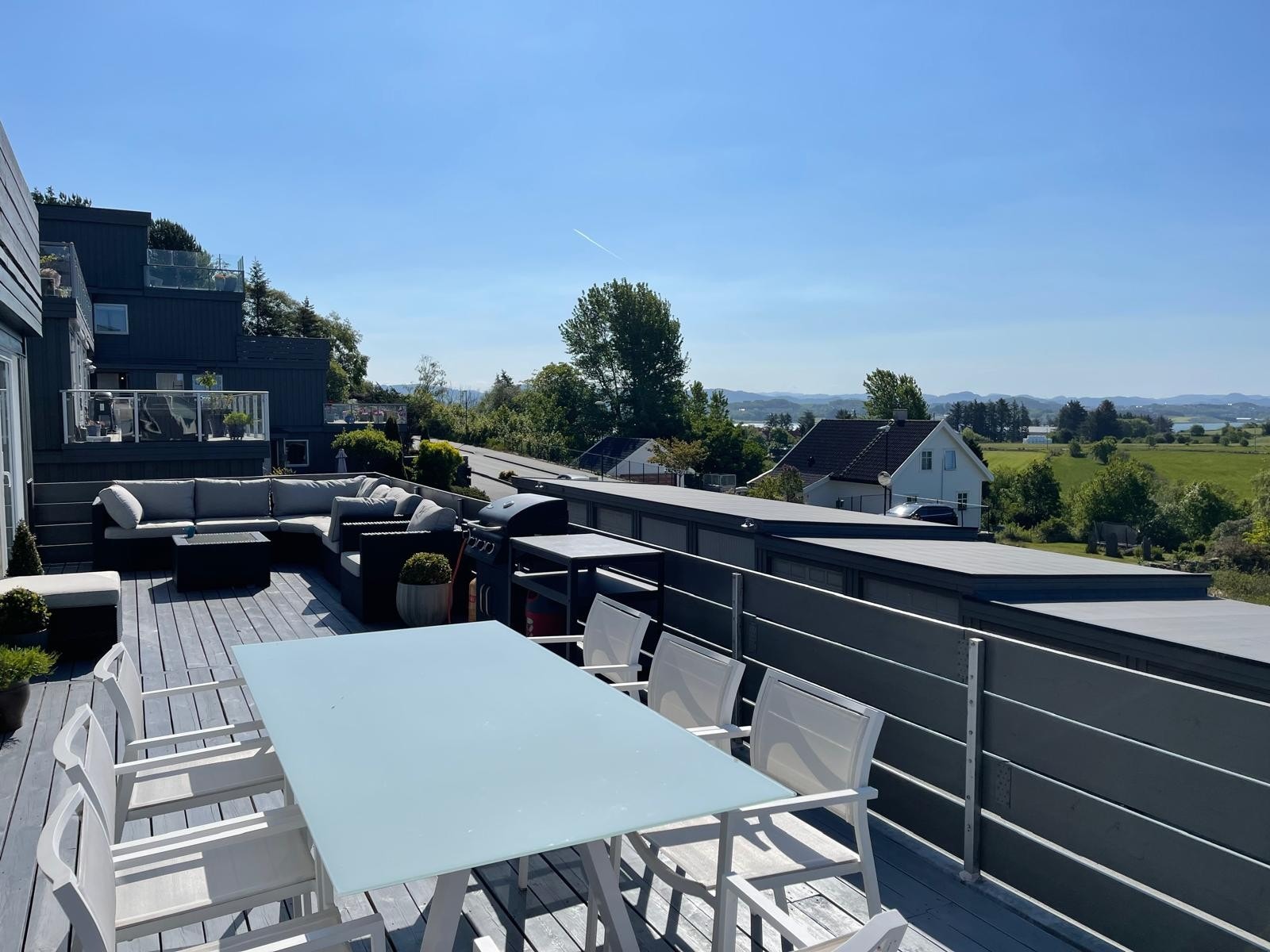 40 square meter private terrace Galleribilde