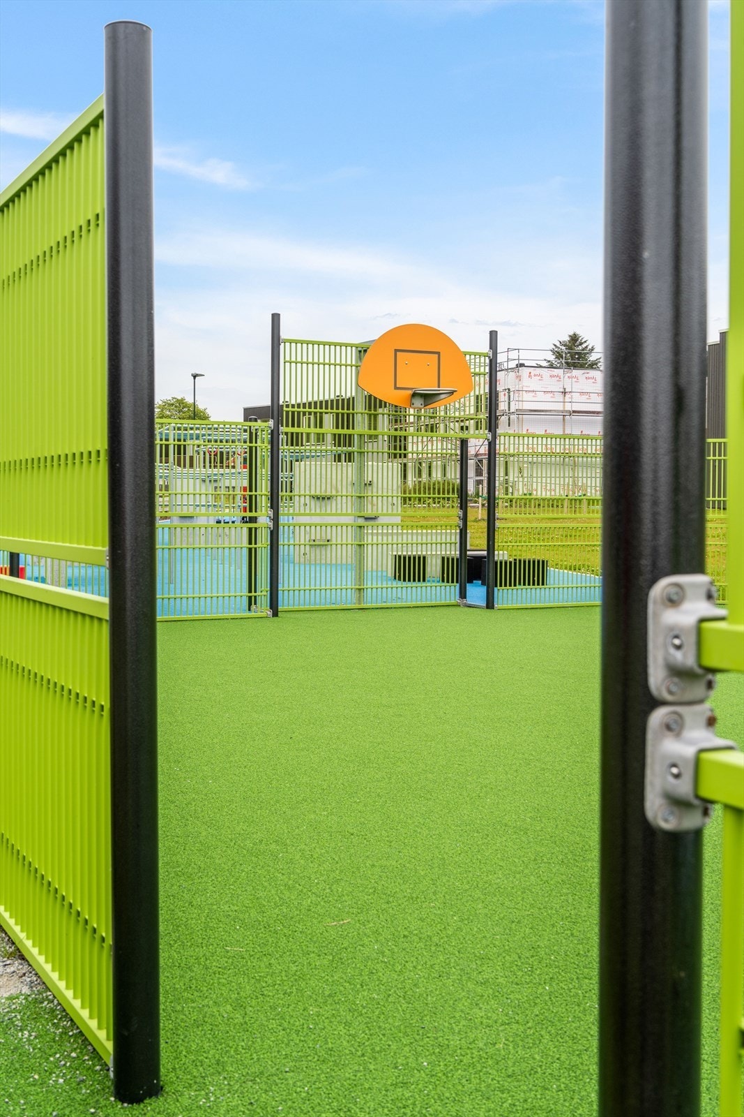 Large play area near apartment Galleribilde