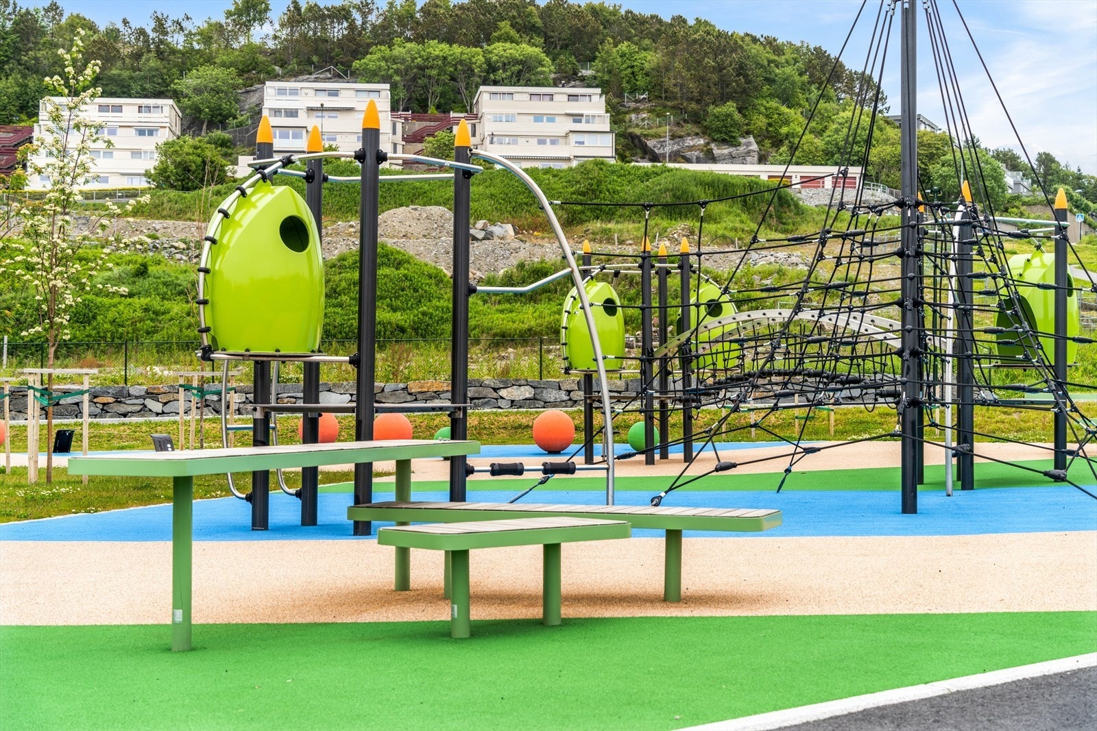 Large play area near apartment Galleribilde