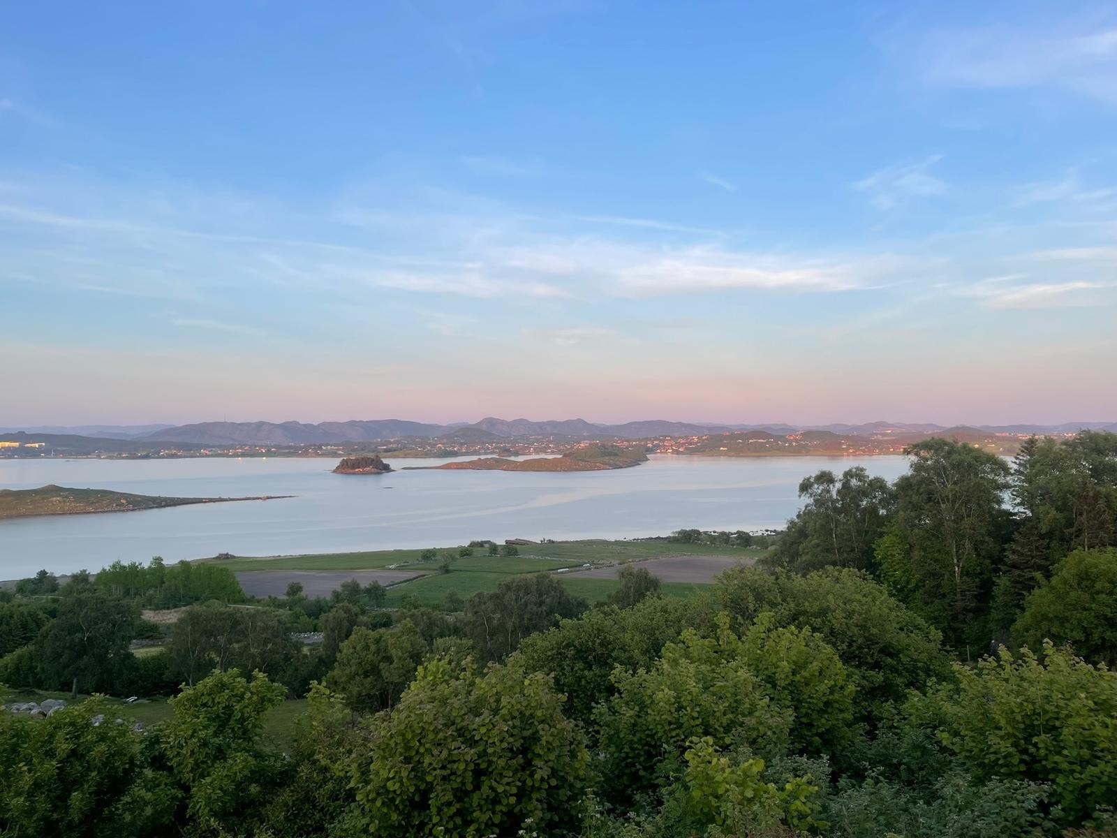 View from top of hill, 5 minutes walk from apartment. Galleribilde