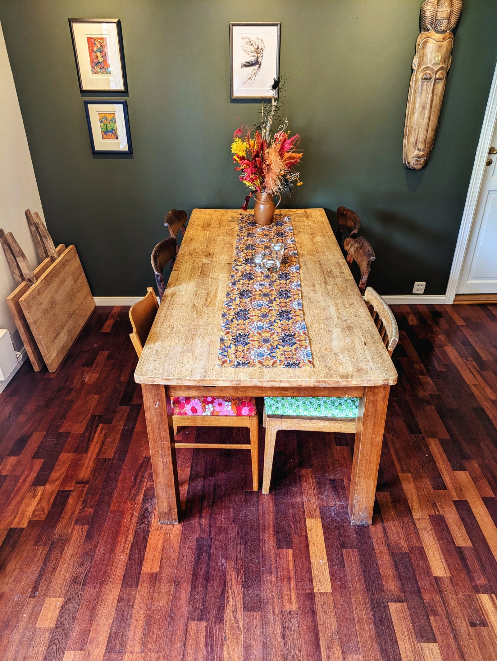 Stue med langbord til inntil 12 personer Galleribilde